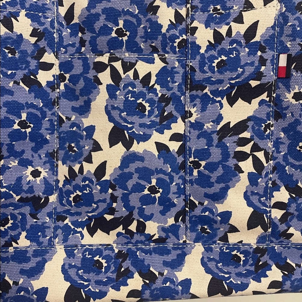 Tommy Hilfiger Blue and White Floral Canvas Bag EUC - Picture 4 of 12